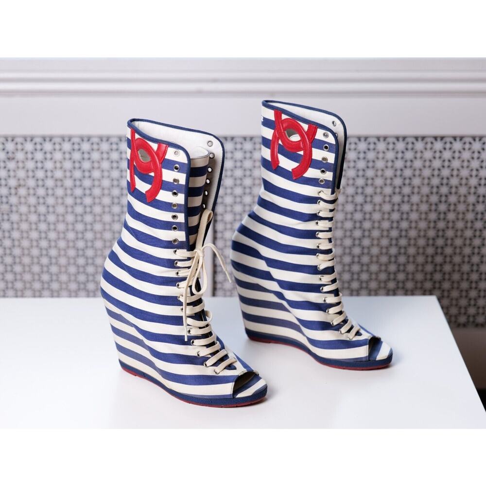 CHANEL Striped Blue & White Lace-Up CC 2010 Cruise Runway Wedge Boots (IT37)